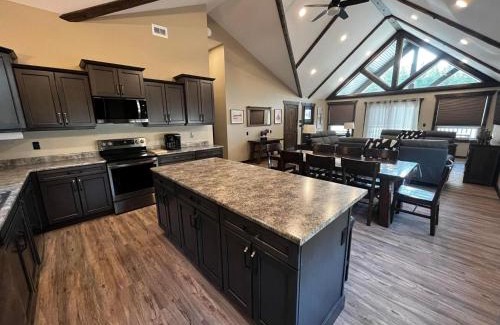 Valemount Villa | Whispering Pines Cabin