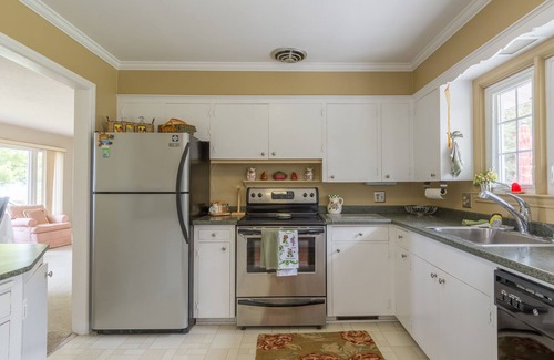 Glen Arbor Cottage | Experience Whispering Pines Cottage on Lake Michigan