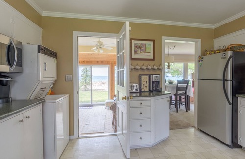 Glen Arbor Cottage | Experience Whispering Pines Cottage on Lake Michigan