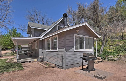 Whispering Pines Cottage | Family-Friendly Whispering Pines Home Near Scenic Trails