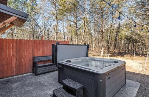 Treloar House | Relax at Whispering Pines - Premium Lakeside Retreat