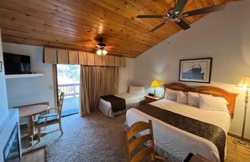 Kernville Cabin | Relaxing Whispering Pines Lodge with Pool & Family Fun