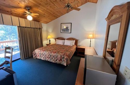 Kernville Cabin | Relaxing Whispering Pines Lodge with Pool & Family Fun