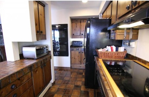 Stockbridge House | Pet-Friendly Whispering Pines Ski House in Green Mountains
