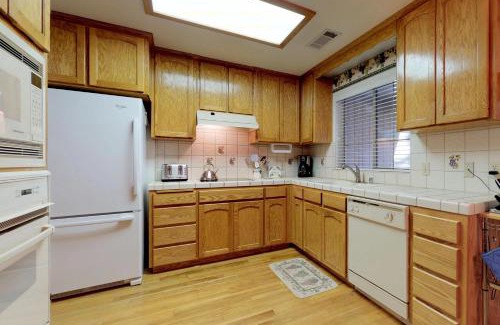 Shaver Lake House | Whispering Pines: Guest Rated 9.5 with Pet & Child Friendly Amenities