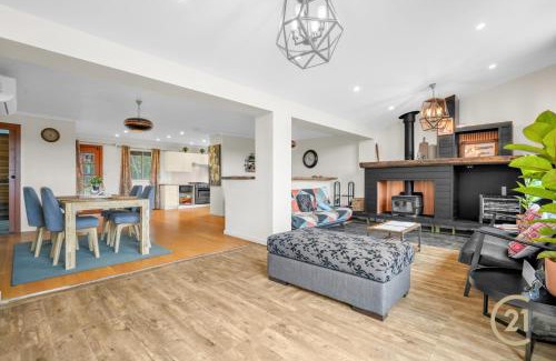 Cattai House | Discover Whispering Wallaby Cottage on 33 Scenic Acres