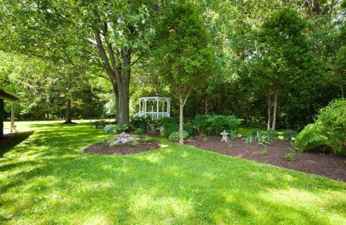 Sennett Hotel | Pet-Friendly Getaway at Whispering Winds Motel