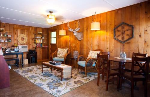 Sennett Hotel | Pet-Friendly Getaway at Whispering Winds Motel