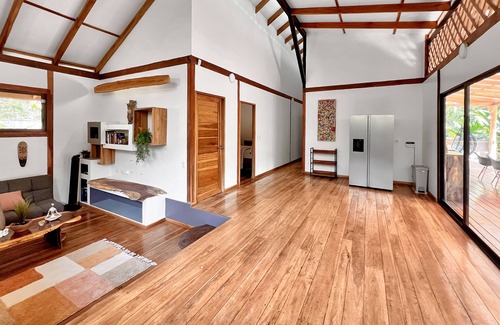 Santa Lucia House | Cozy Retreat | 3-Bedroom with Pool, Steps from the Beach