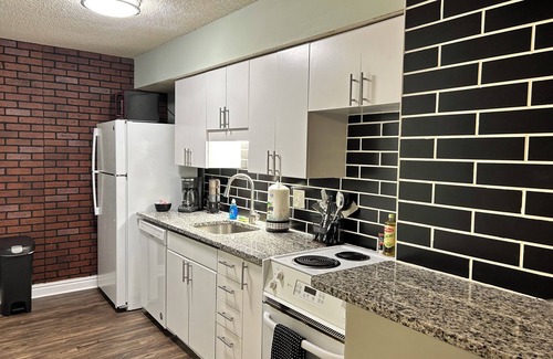 Sandalwood House | Whispering Woods Hideaway - Centrally Located