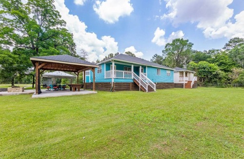 Northeast Houston House | “Whispers of Nature” A tranquil acre for 10 guests