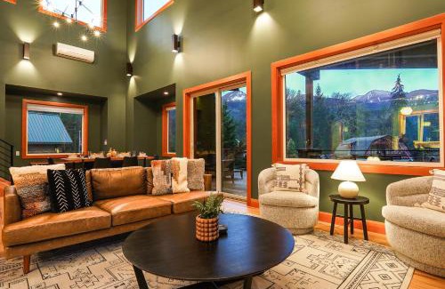 Glacier House | Relax at Whistler Peak Lodge with Hot Tub Access