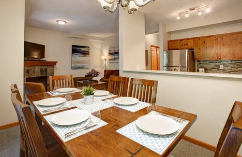 Whistler Cay Heights Condo | Whistler Vill 2BRM: Cozy Escape with Pool, Hot Tub & Walkability