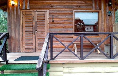 Bhimtal Ski Chalet | Cozy Whistling Thrush Chalet: Pet and Child Friendly Stay