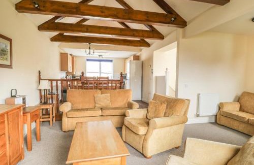 Penrith House | Relax at Whitbarrow 24: Family-Friendly Retreat with Pool