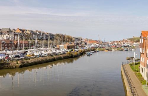Whitby Apartment | Exceptional Whitby Harbour Retreat: Perfect for Families