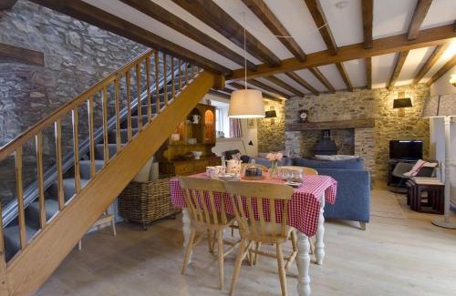 Monkton House | Pet-Friendly Whitcombe Cottage: 4-Star Stay with Great Reviews