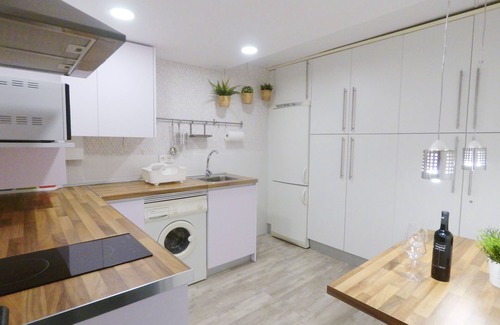 Genil Apartment | Premier WHITE Apartment: Ski Access & Alhambra Views