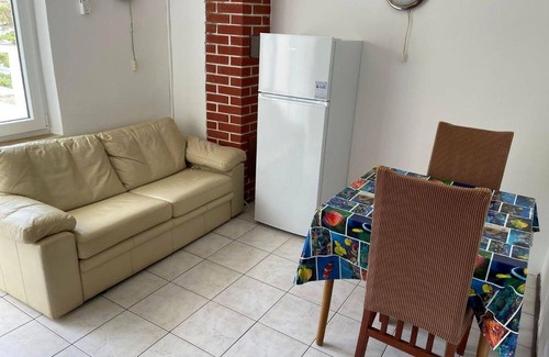 Stara Novalja Apartment | Cozy White Apartment for 2 with Pet-Friendly Amenities