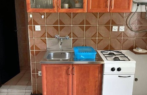 Stara Novalja Apartment | Cozy White Apartment for 2 with Pet-Friendly Amenities
