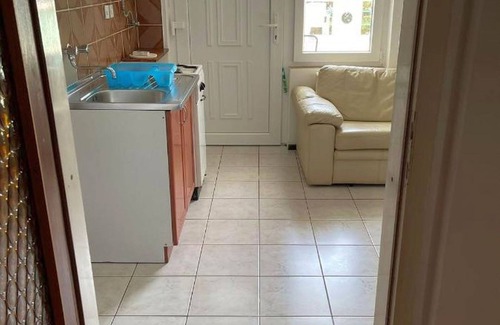 Stara Novalja Apartment | Cozy White Apartment for 2 with Pet-Friendly Amenities