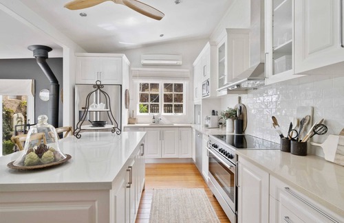 Orange House | Elegant 'White Birch' Cottage with Breakfast & Accessibility