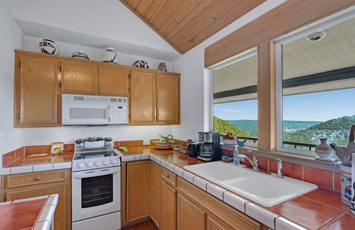Wimberley House | Romantic White Buffalo Guest House with Spa & Scenic Views
