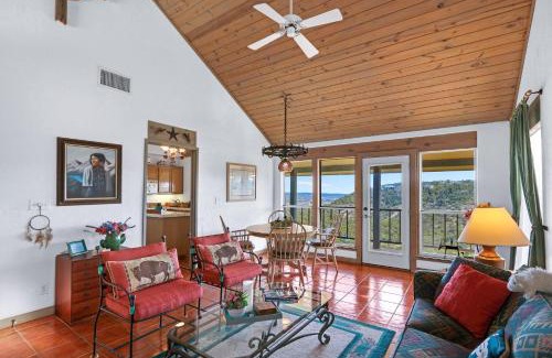 Wimberley House | Exceptional White Buffalo Guest House - Family Friendly Retreat