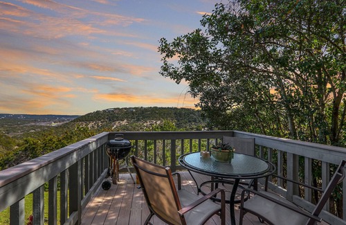 Wimberley House | Unforgettable White Buffalo Room with Stargazing & Spa