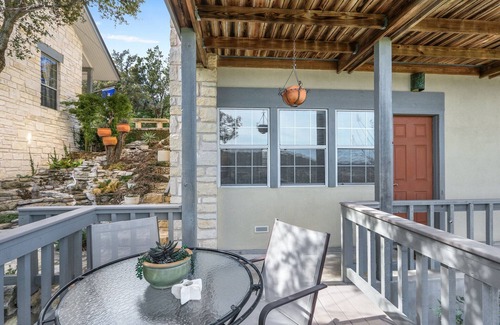 Wimberley House | Unforgettable White Buffalo Room with Stargazing & Spa