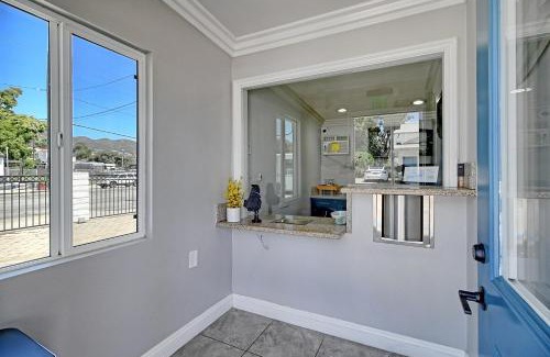 Ventura Hotel | Guest Favorite: White Caps Motel - Family-Friendly Retreat