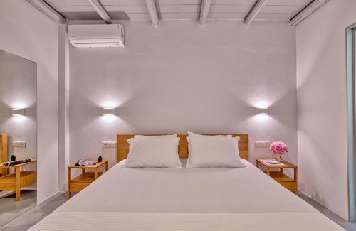 Naousa Apartment | Pet-Friendly Retreat at White Cliff Naousa - Rated 9.4/10