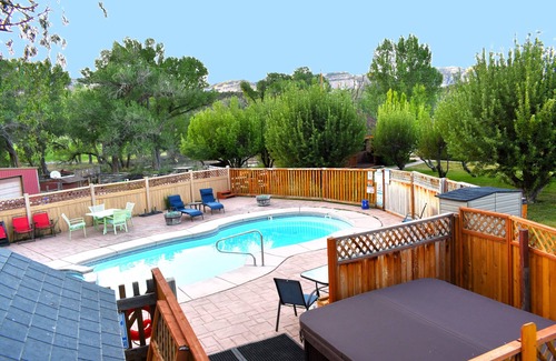 Orderville Cabin | Experience the Breathtaking White Cliffs - Pool & Hot Tub