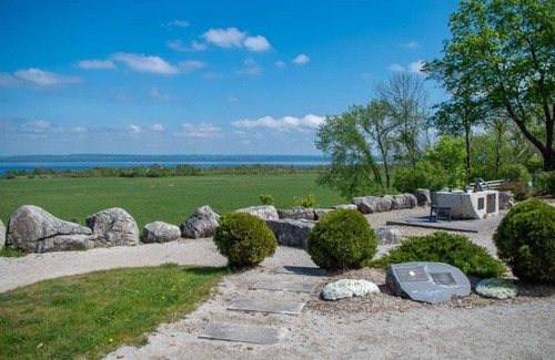 Georgian Bluffs Cottage | Guest Rated 10/10 at White Cloud and Griffith Hotel