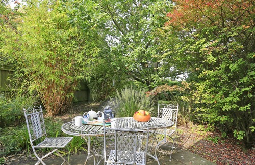 Westleton House | Cozy White Clouds - Family-Friendly Three Bedroom Retreat