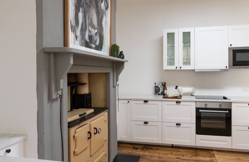 Rylstone House | Discover White Corner Cottage: Heritage Home with Top Amenities