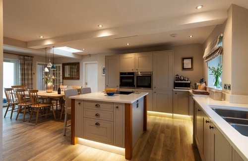 Rhosneigr House | White Cottage: Beachside Home with Spa and Hot Tub