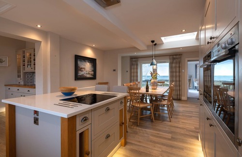 Rhosneigr House | White Cottage: Beachside Home with Spa and Hot Tub