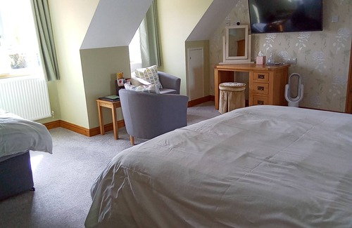 Keal Cotes Bed & Breakfast | Exceptional White Cottage B&B: 4-Star with Breakfast Included