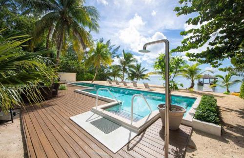 Breakers House | Relaxing Oceanfront Retreat at White Cottage, Grand Cayman