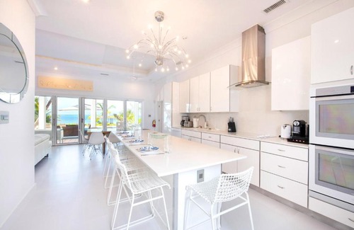 Breakers House | Relaxing Oceanfront Retreat at White Cottage, Grand Cayman