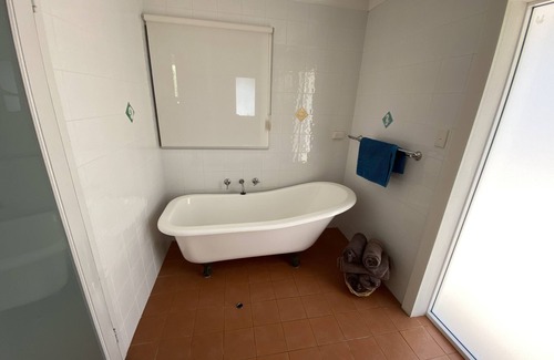 Lancelin House | Inviting White Cottage Lancelin: Pet-Friendly Retreat Awaits