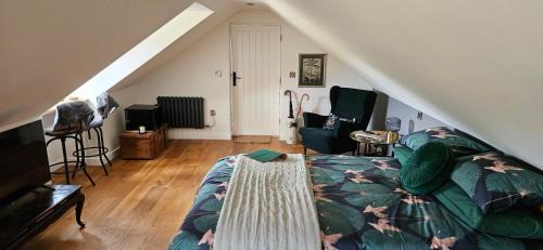 Leicester Apartment | White Cottage Loft