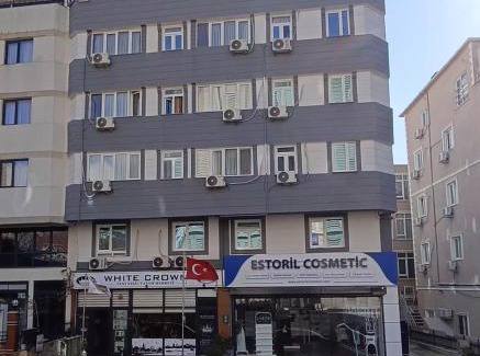 Kucukcekmece Apartment | Welcoming White Crown Apartman with Hot Tub & Breakfast