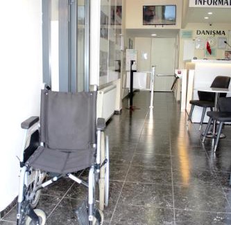 Kucukcekmece Apartment | Welcoming White Crown Apartman with Hot Tub & Breakfast