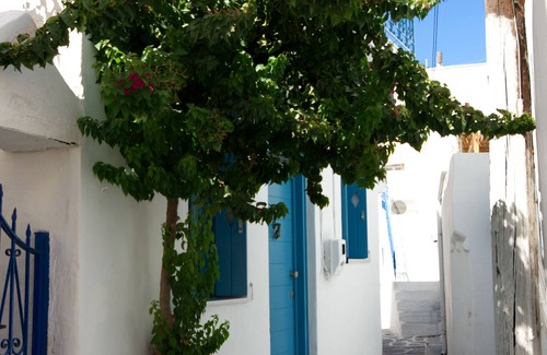 Parikia House | Oceanfront White Cycladic Design House with Breathtaking Views