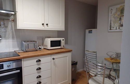 Dunstable Apartment | Discover White Door Malt-Huku Kwetu in Dunstable Today