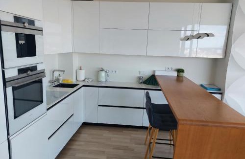 Klaipeda Apartment | Charming White Dune Apartment - Self Check-In & Family Friendly
