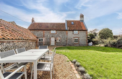Salthouse Cottage | Pet-Friendly White End Cottage Near Salthouse Coast