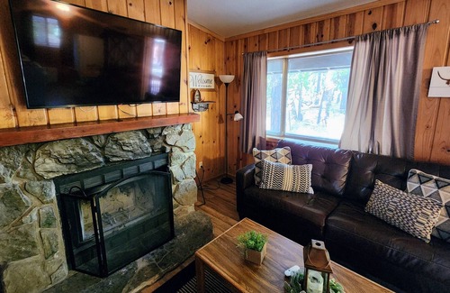Pinetop-Lakeside Cabin | Exceptional White Fir Cabin with Pool and Lake Views